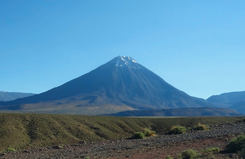 Vulcão Licancabur, passeio no Deserto do Atacama