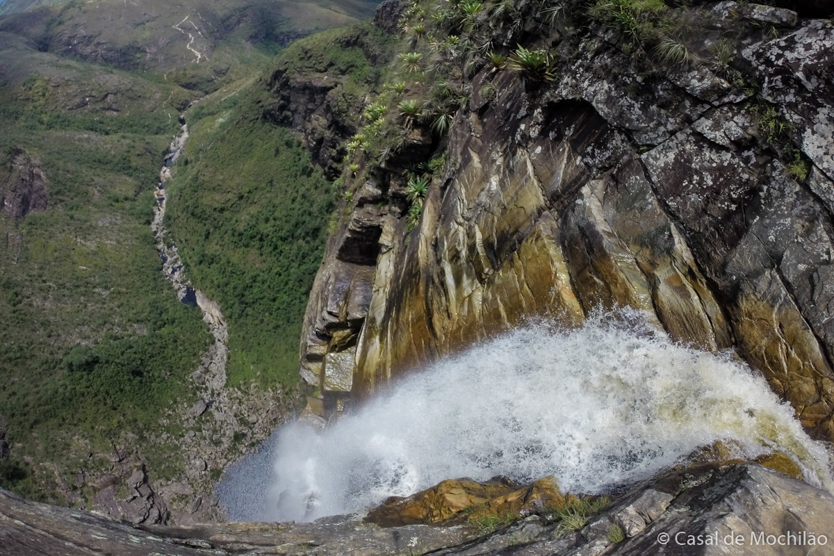 Vista do topo da Cachoeira do Tabuleiro em Minas Gerais