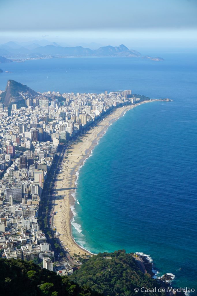 Praia de Ipanema vista do topo do Morro Dois Irmãos na cidade do Rio de Janeiro